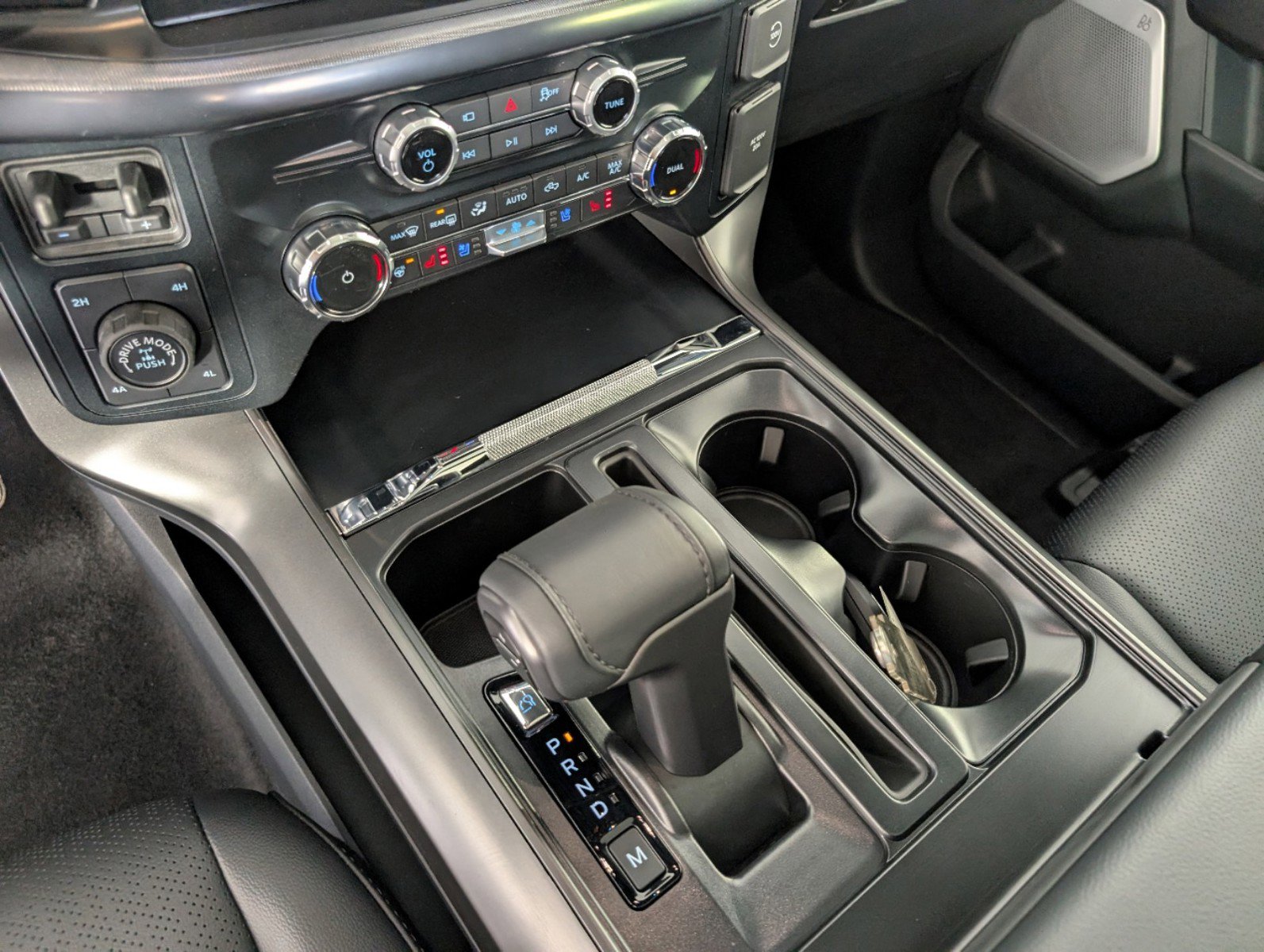 New 2025 Ford F150 Lariat w/ Equipment Group 502A High image 15