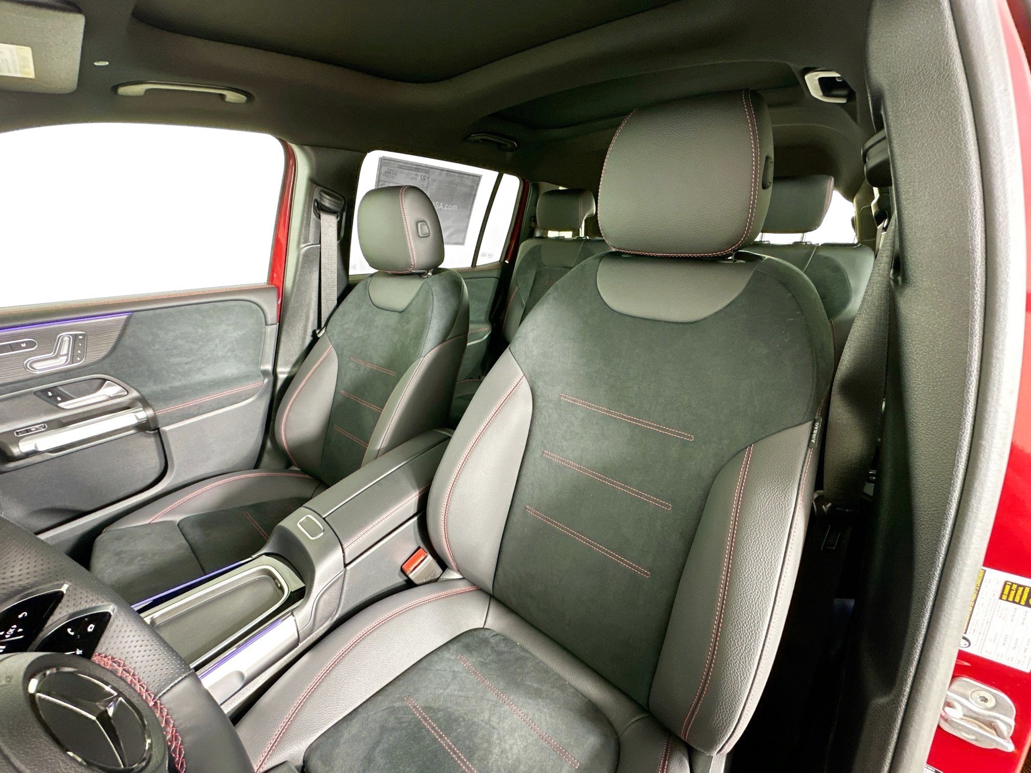 Used 2026 Mercedes-Benz GLB 250 4MATIC image 26