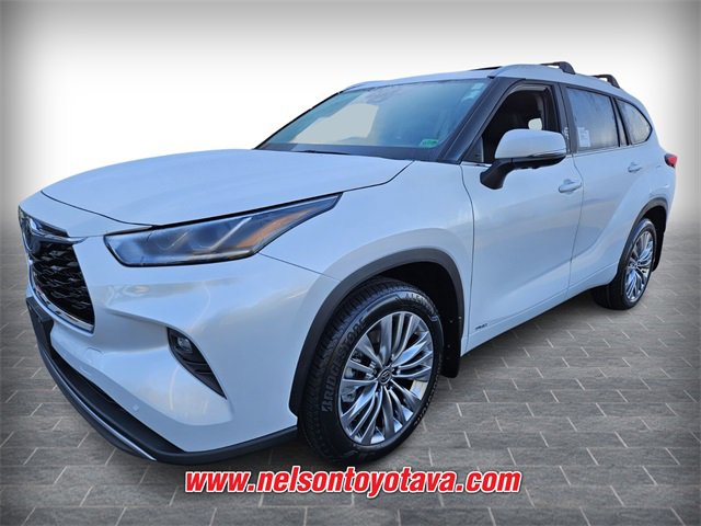 New 2026 Toyota Highlander Platinum image 3