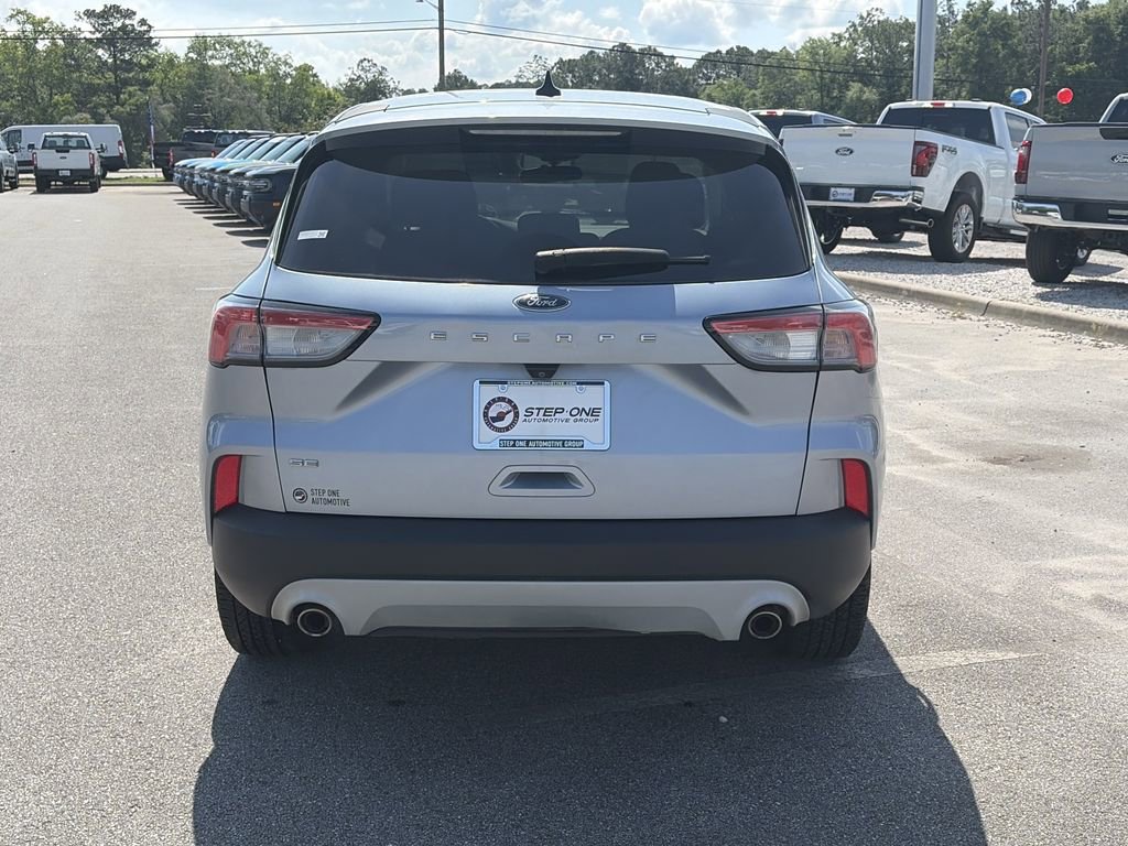 Used 2022 Ford Escape SE w/ Convenience Package FWD image 6