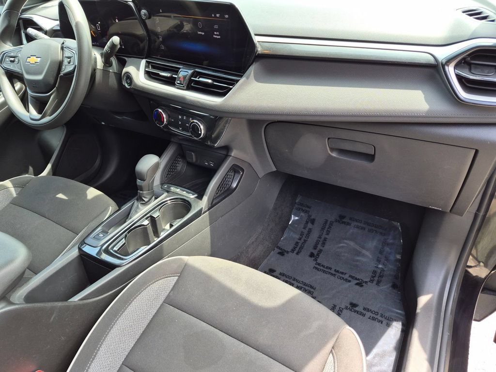 Used 2025 Chevrolet TrailBlazer LT AWD/4WD image 28