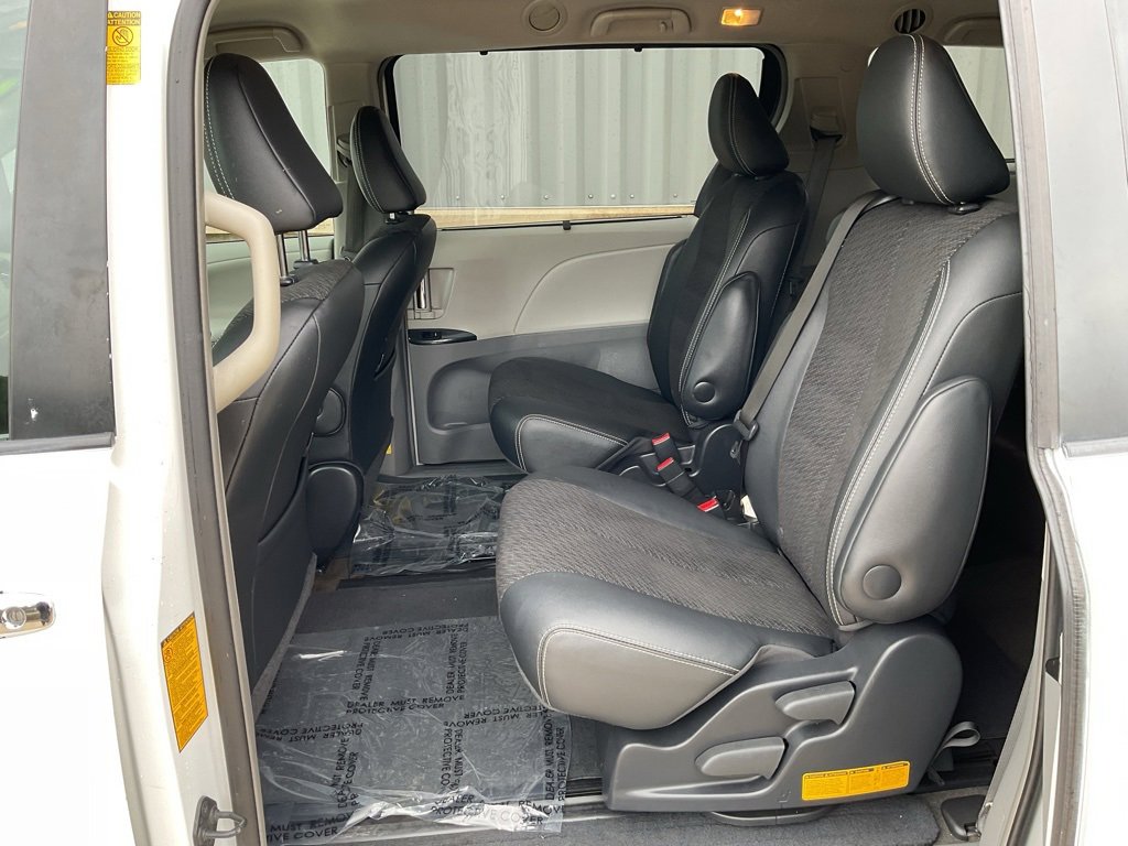 Used 2014 Toyota Sienna SE image 17