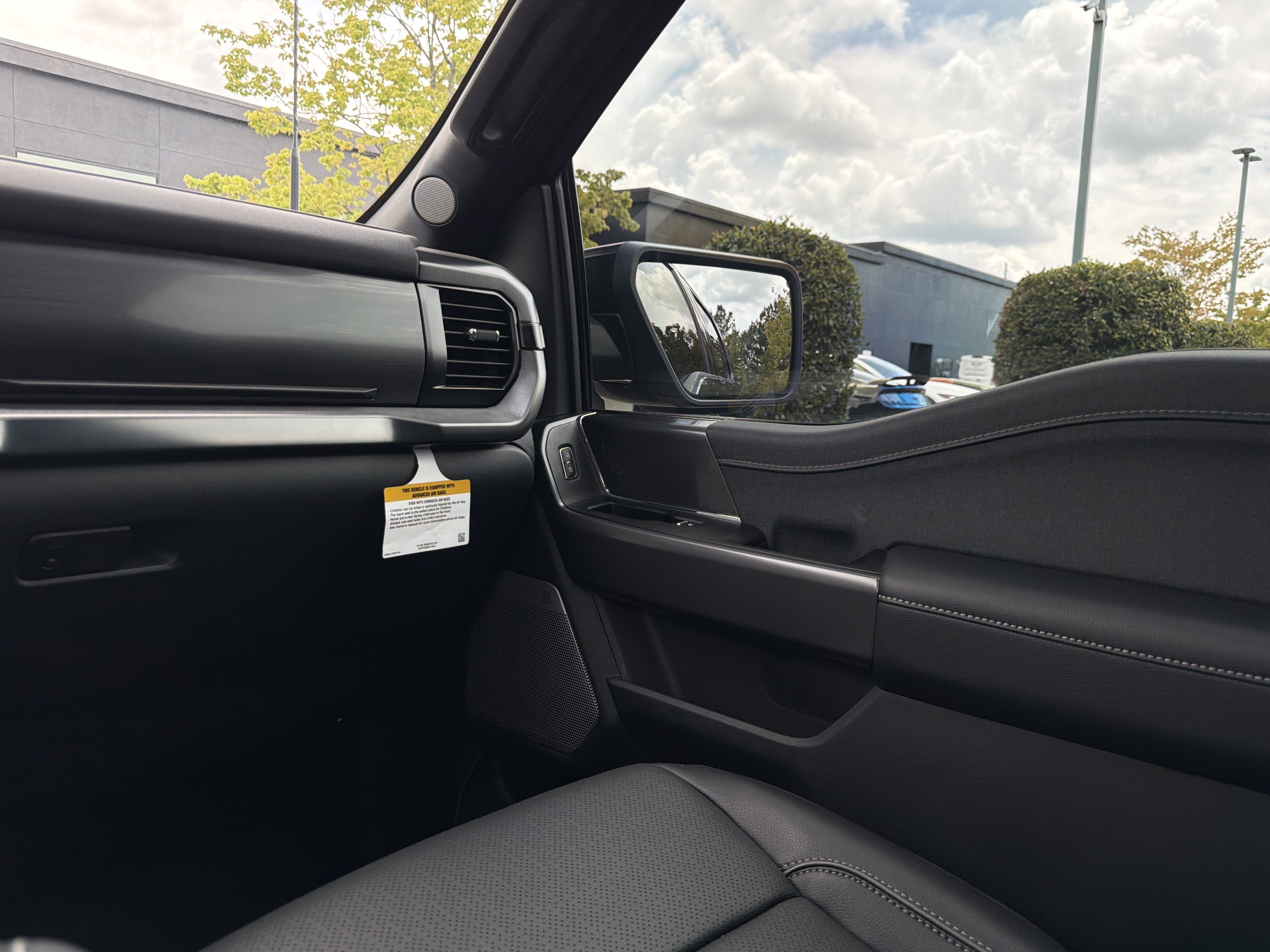 Used 2025 Ford F150 Lariat AWD/4WD image 47