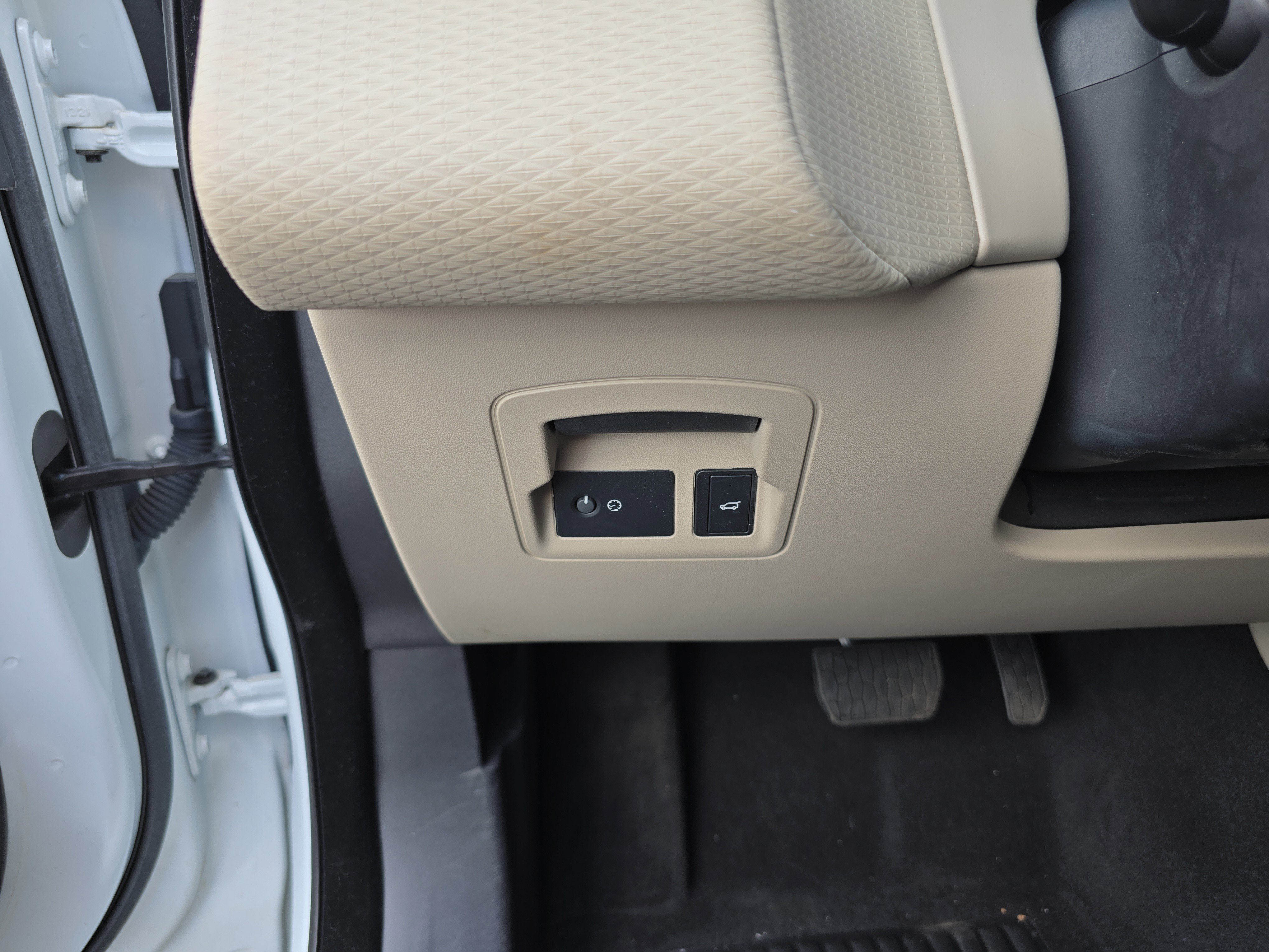 Used 2022 Land Rover Range Rover Velar S image 34