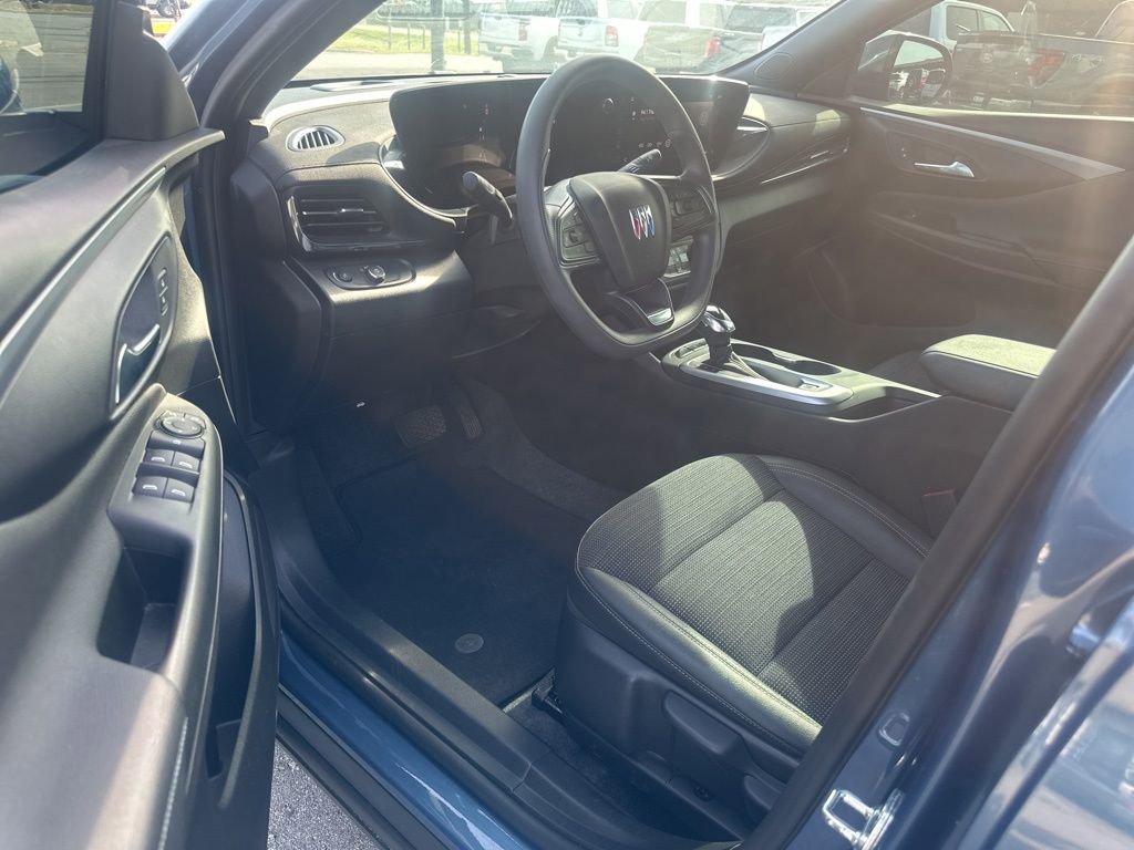 Used 2025 Buick Envista Preferred image 27