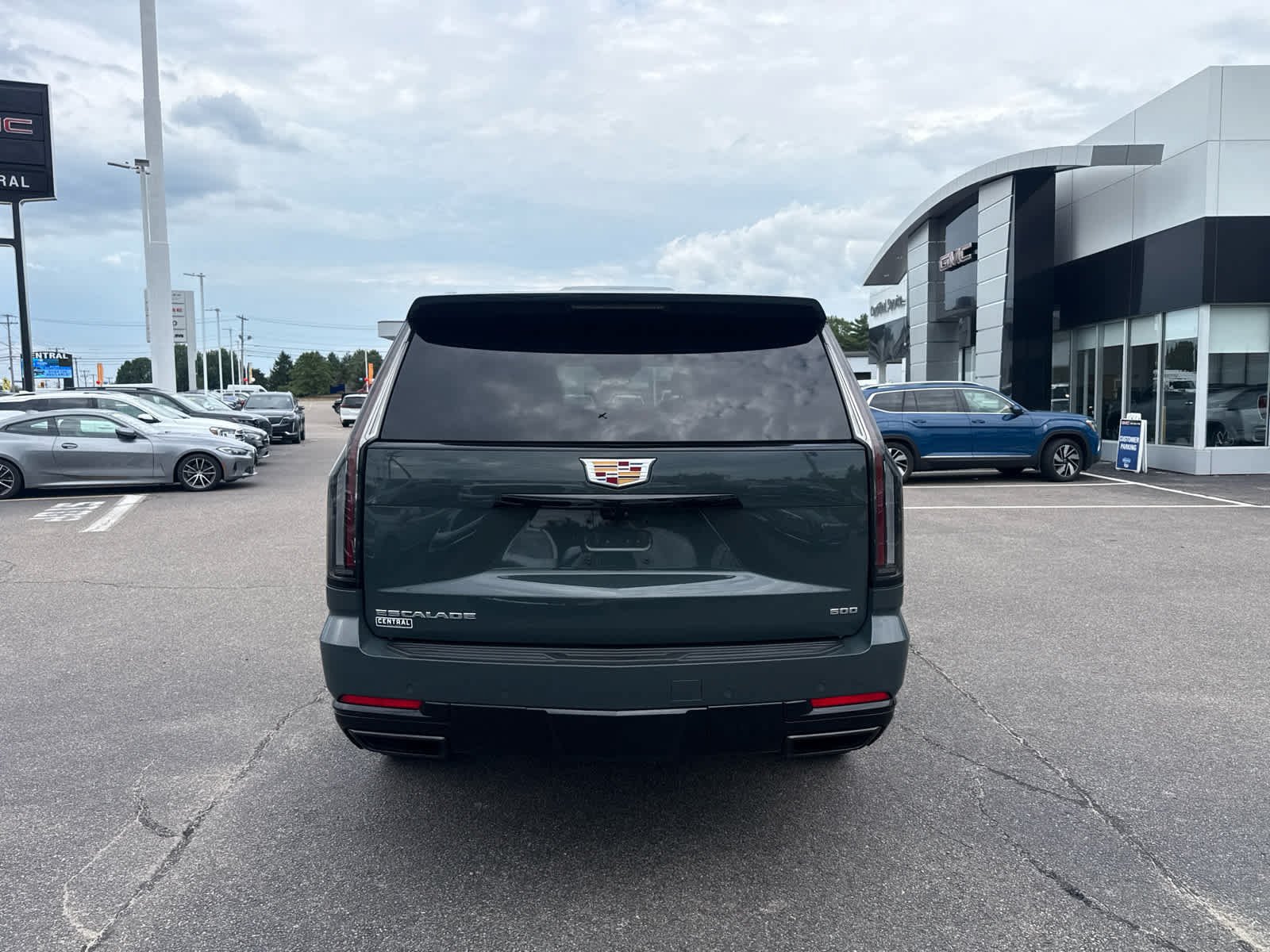 Used 2025 Cadillac Escalade ESV Sport w/ Touring Package AWD/4WD image 4