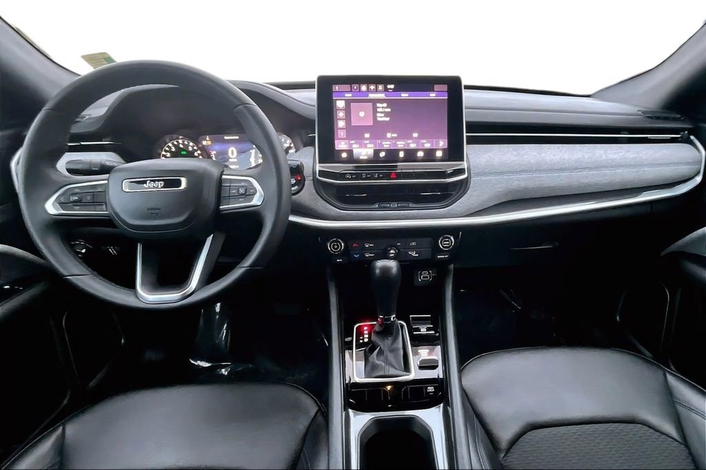 Used 2024 Jeep Compass Latitude image 16
