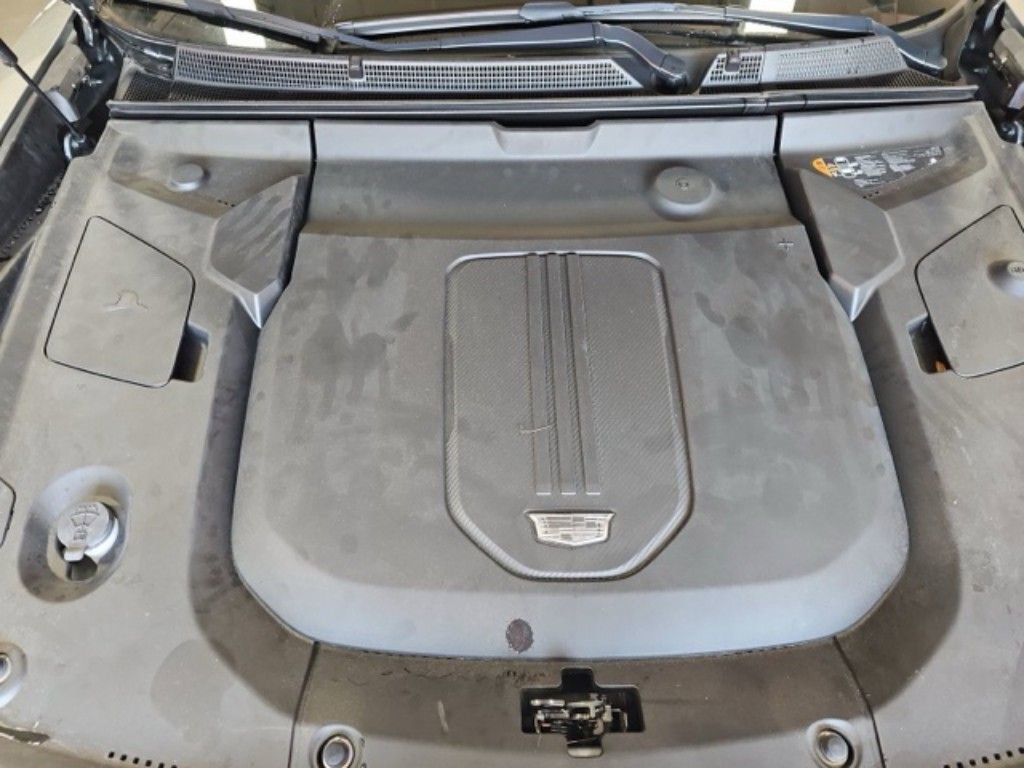 Used 2024 Cadillac Lyriq Luxury w/ LPO, Floor Liner Package image 17