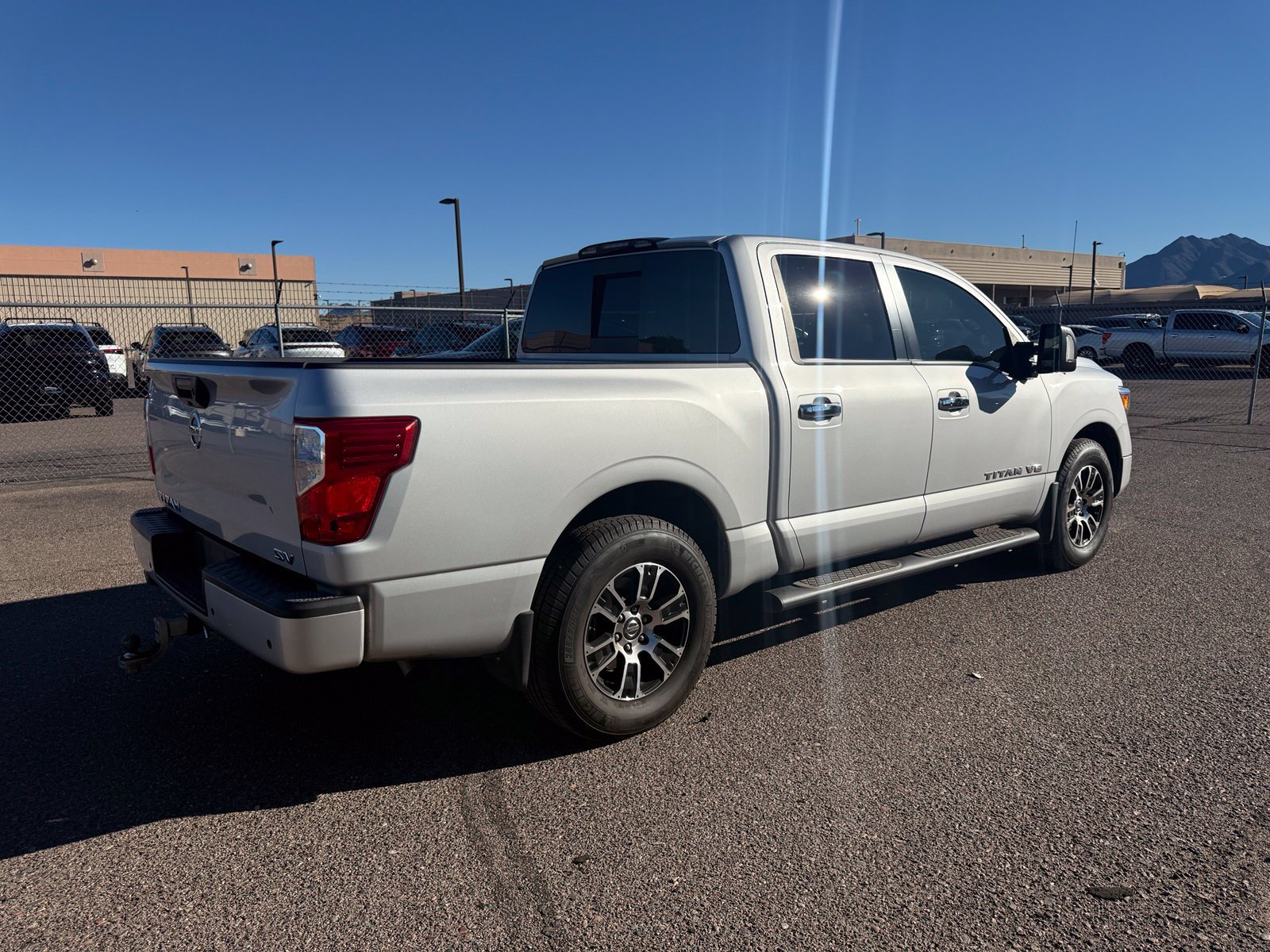 Used 2020 Nissan Titan SV w/ SV Convenience Package RWD image 5