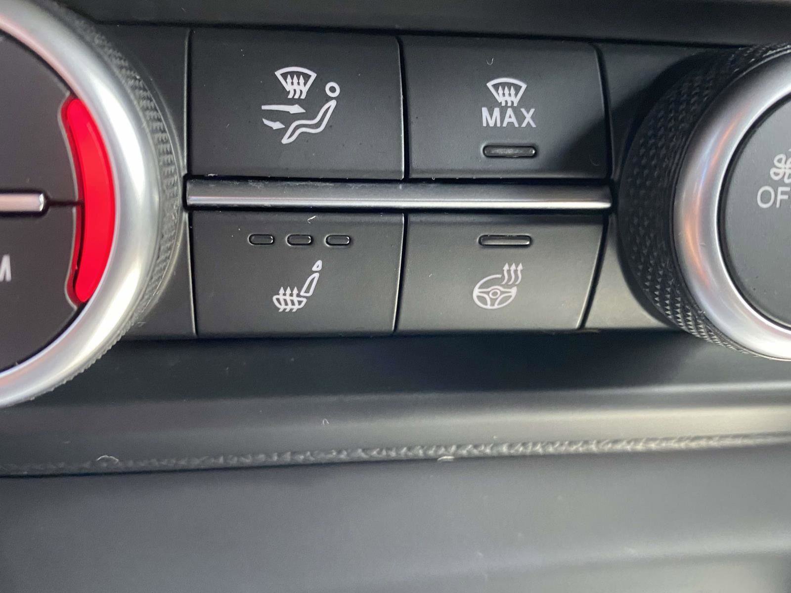 Used 2022 Alfa Romeo Stelvio Veloce image 4