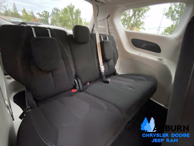 Used 2021 Chrysler Voyager L FWD image 17