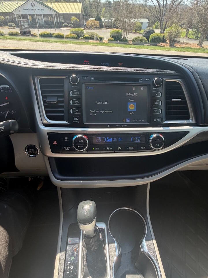 Used 2018 Toyota Highlander Limited Platinum image 19