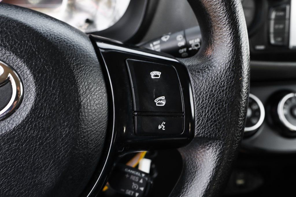 Used 2018 Toyota Yaris LE w/ Carpet Mat Package FWD image 27