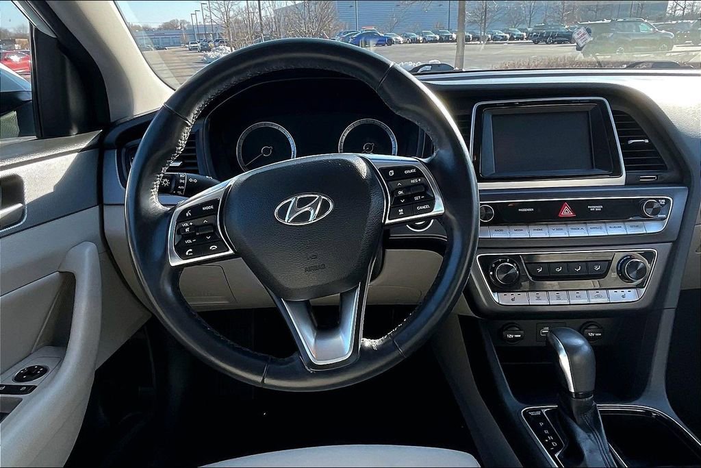 Used 2018 Hyundai Sonata SEL w/ Tech Package 02 FWD image 5