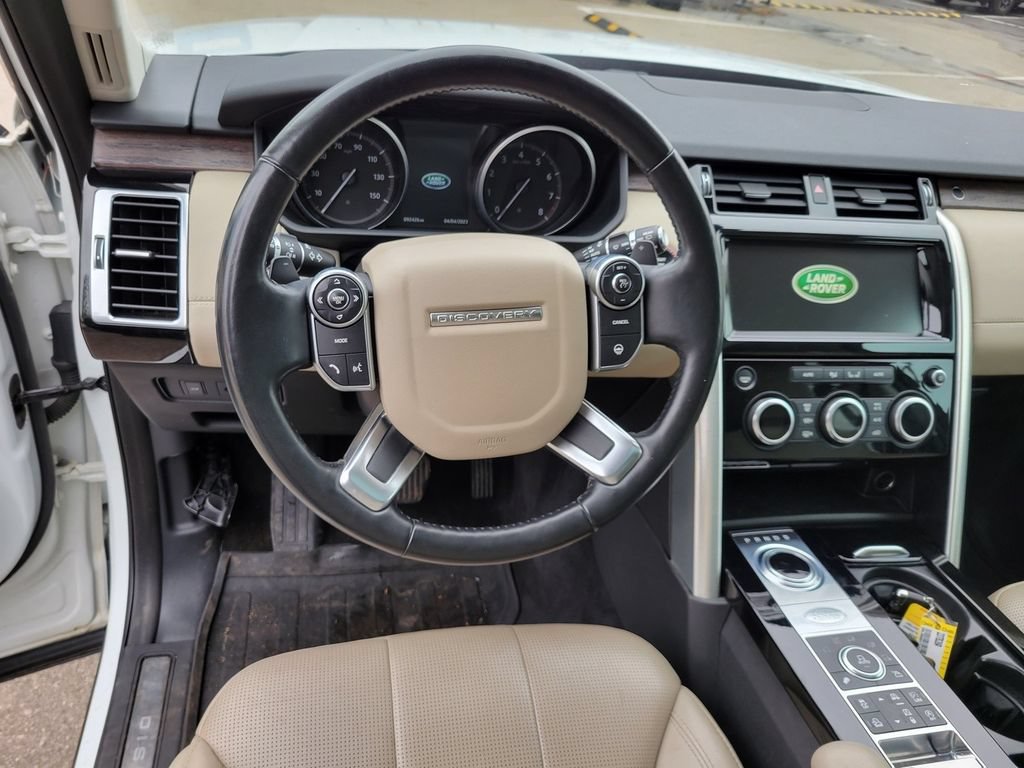Used 2017 Land Rover Discovery HSE AWD/4WD image 21