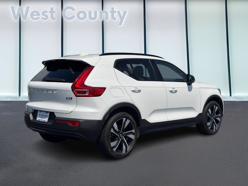 Used 2023 Volvo XC40 B5 Ultimate w/ Protection Package Premier AWD/4WD image 4