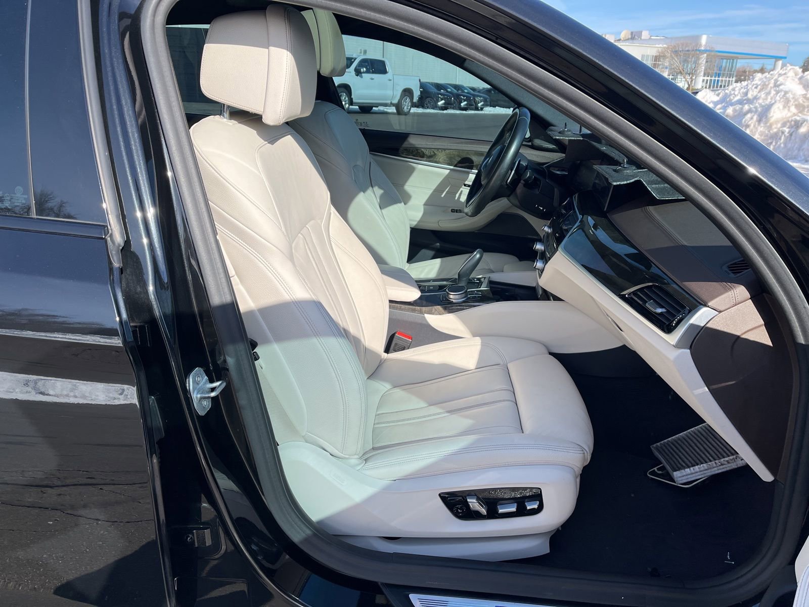 Used 2020 BMW M550i xDrive w/ Premium Package AWD/4WD image 16