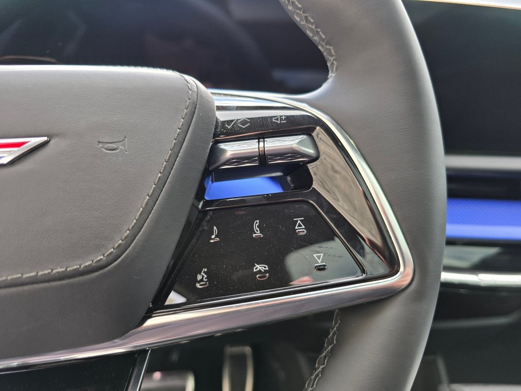 New 2026 Cadillac Optiq V w/ Magnus Launch Edition AWD/4WD image 39