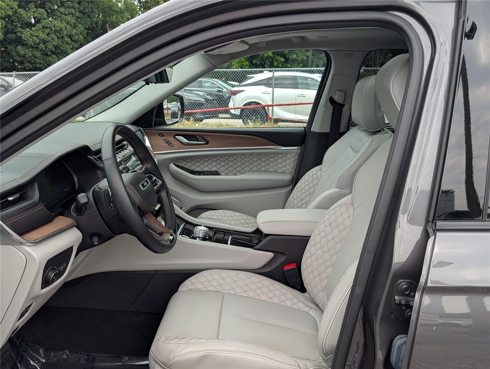 Used 2023 Jeep Grand Cherokee L Summit w/ Advanced Protech Group IV AWD/4WD image 18