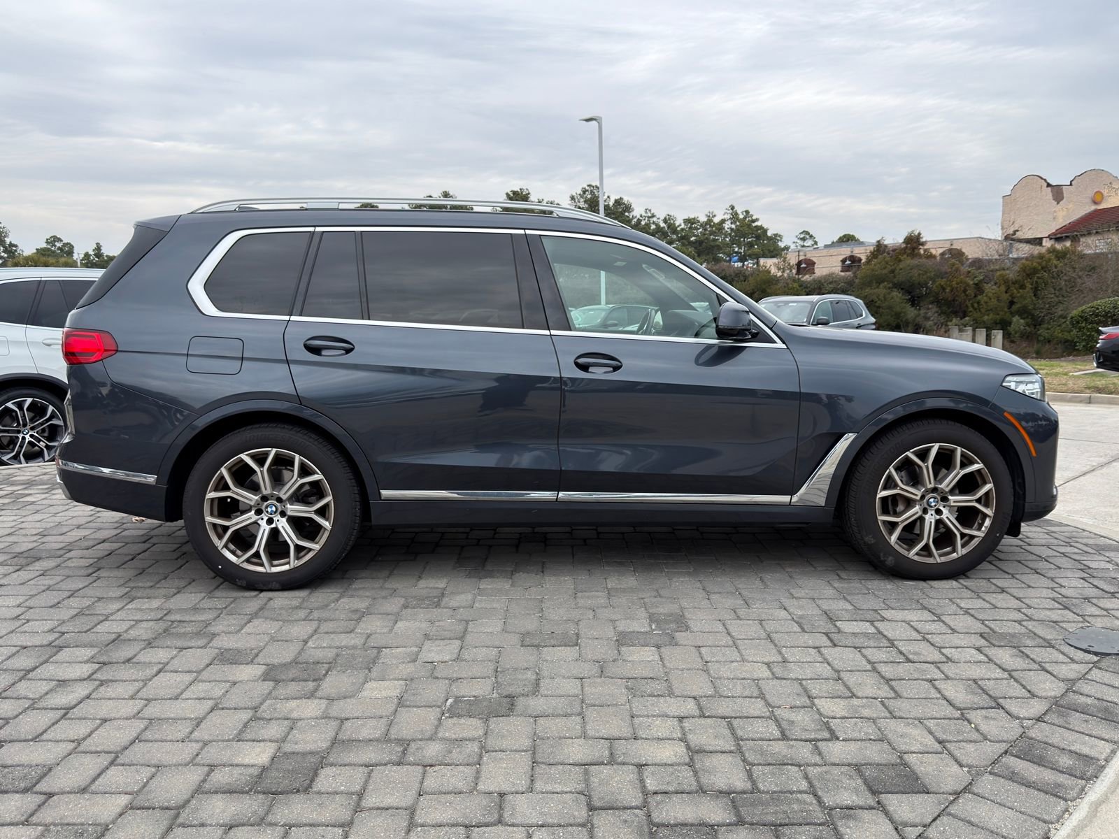 Used 2022 BMW X7 xDrive40i w/ Premium Package image 8