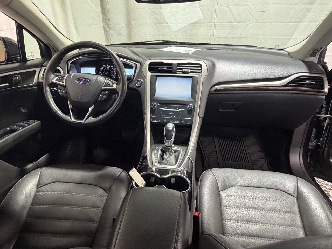 Used 2014 Ford Fusion SE w/ Equipment Group 202A FWD image 17