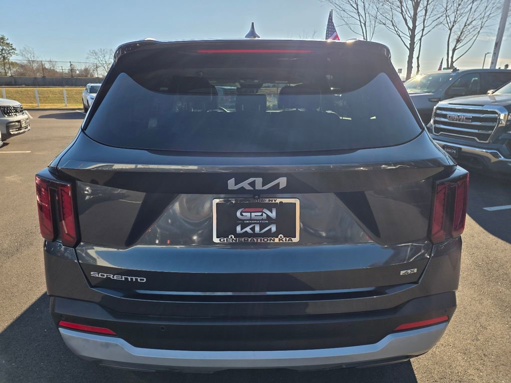 Used 2024 Kia Sorento S image 6