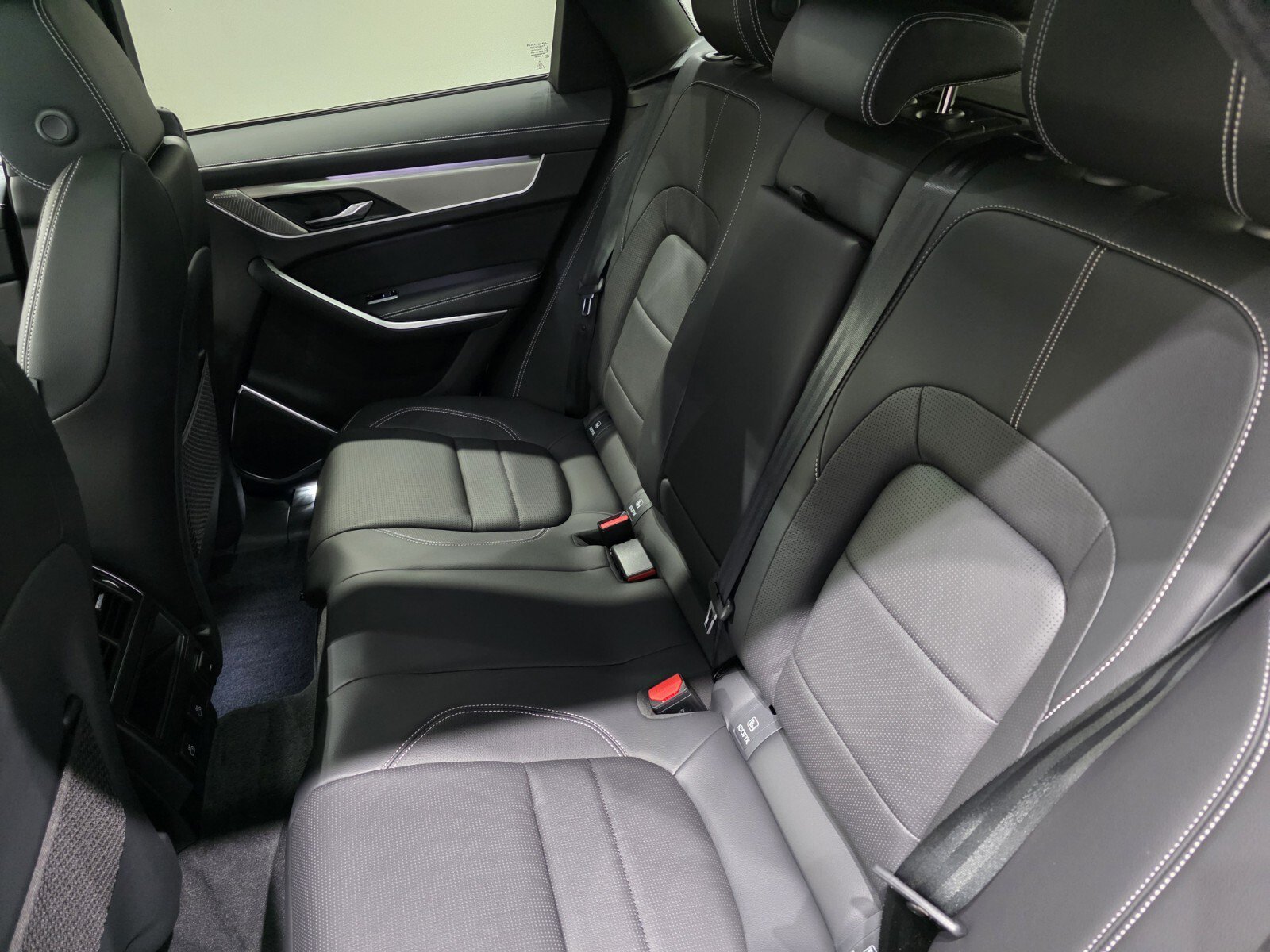 New 2026 Jaguar F-PACE R-Dynamic S AWD/4WD image 13