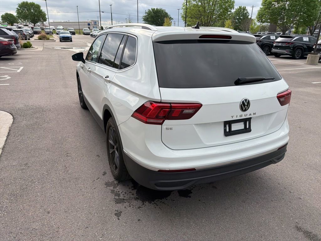 Used 2022 Volkswagen Tiguan SE w/ Panoramic Sunroof Package image 14