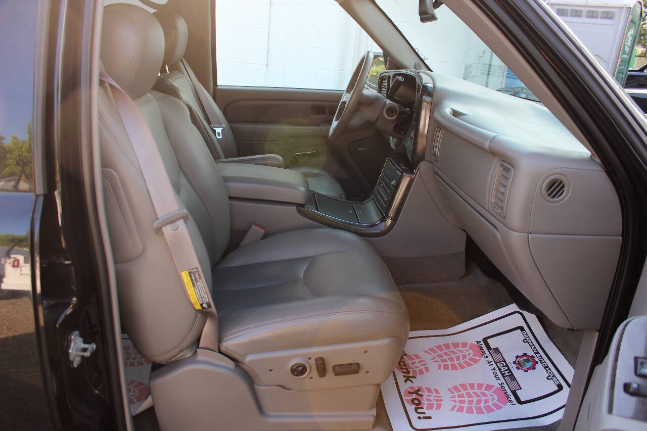 Used 2005 GMC Yukon Denali AWD/4WD image 23