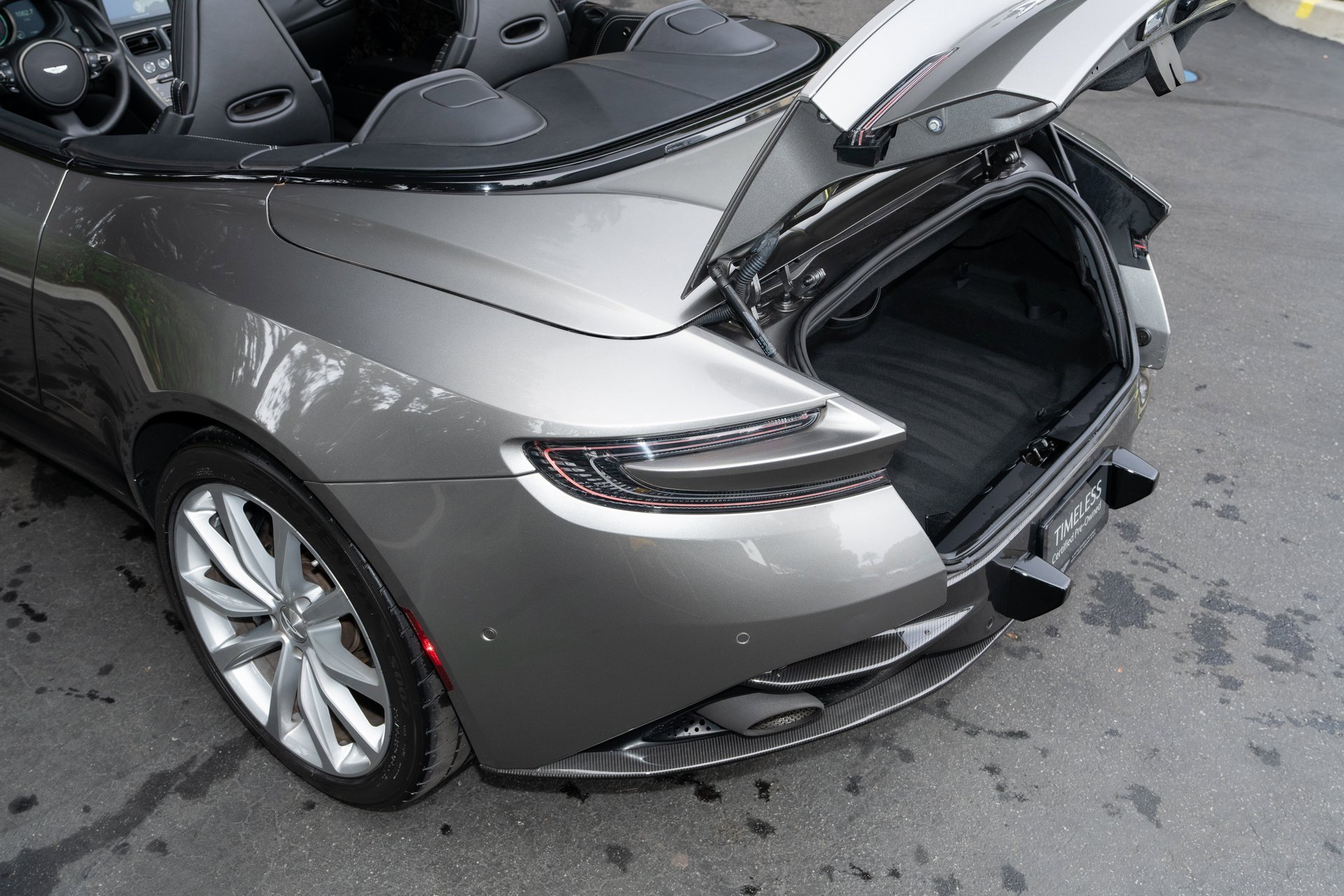 Used 2019 Aston Martin DB11 Volante image 13