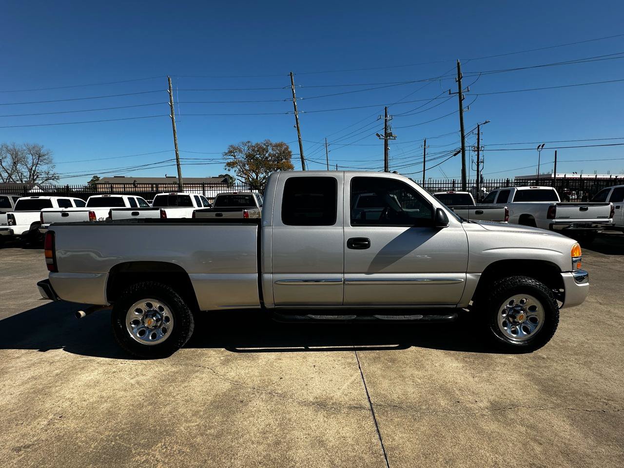 Used 2004 GMC Sierra 1500 SLE w/ Safe And Sound Package RWD image 6