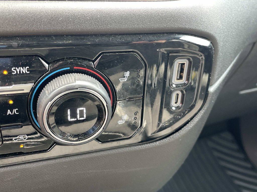 Used 2025 Chevrolet Silverado 1500 LT AWD/4WD image 19