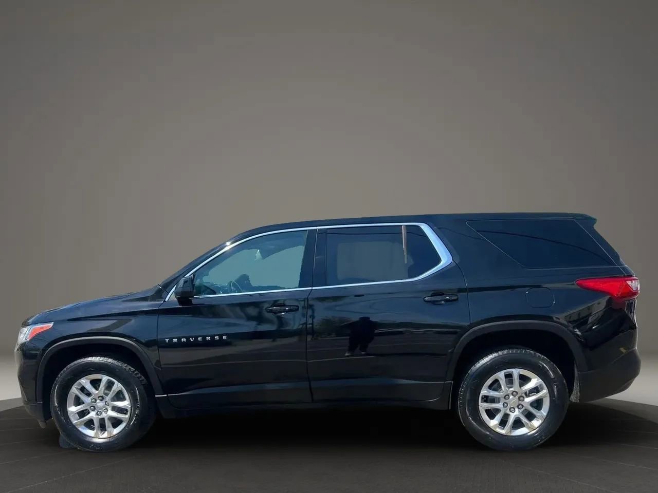 Used 2021 Chevrolet Traverse LS AWD/4WD image 8