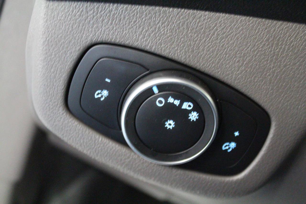 Used 2022 Ford Transit Connect XL image 11