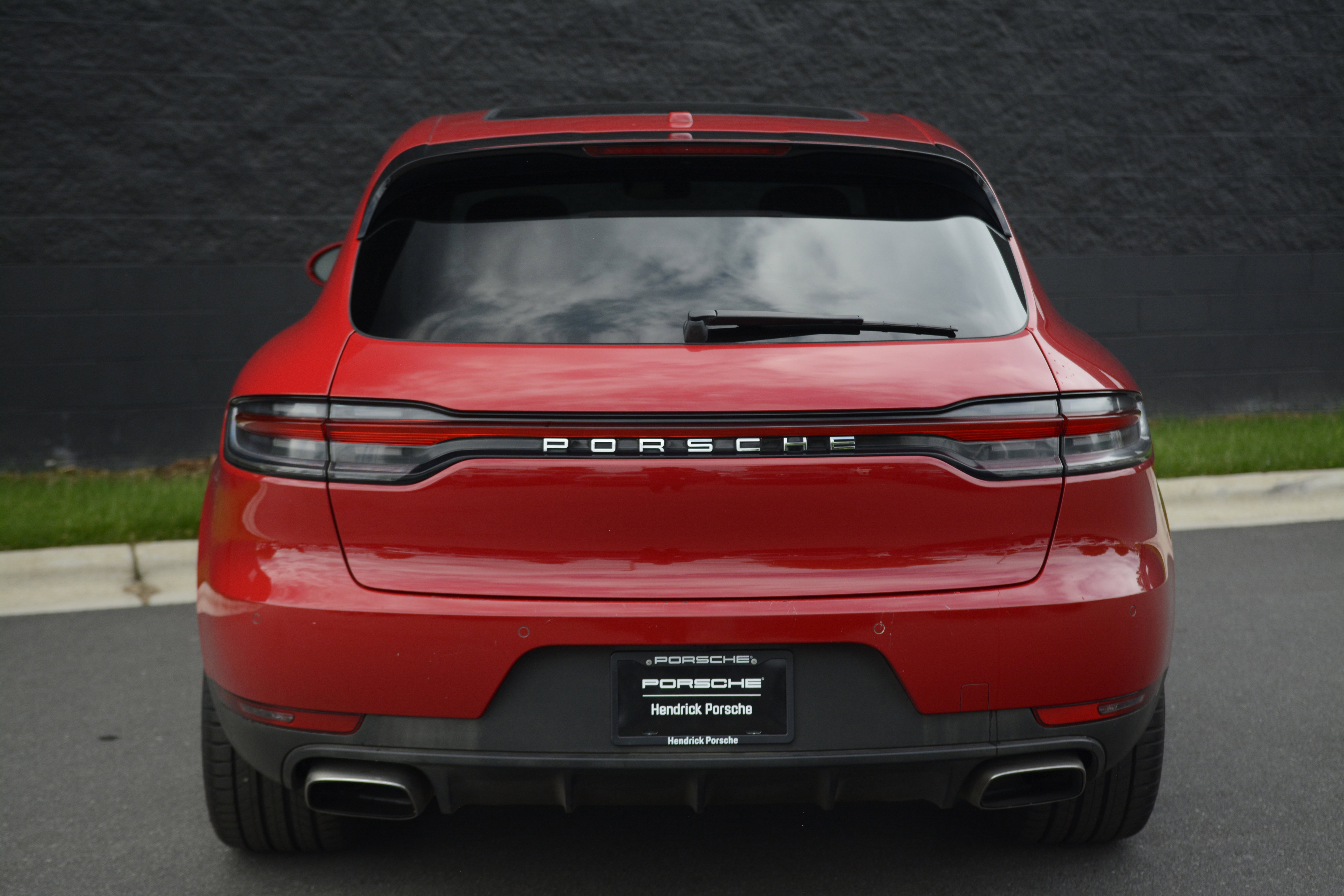 Certified 2020 Porsche Macan AWD/4WD image 6