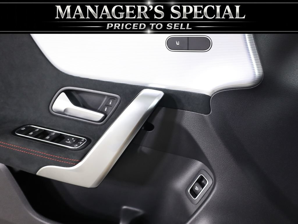 Used 2022 Mercedes-Benz CLA 250 4MATIC image 9