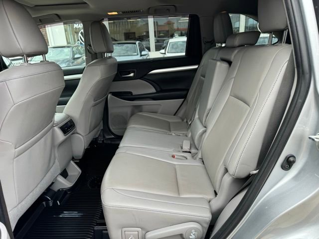 Used 2019 Toyota Highlander XLE image 11