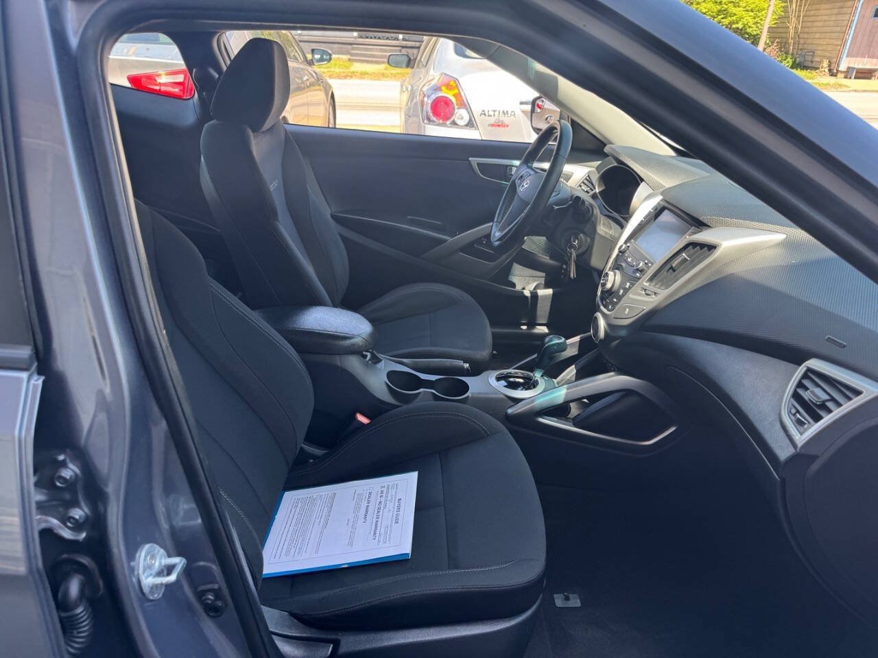 Used 2017 Hyundai Veloster FWD image 19
