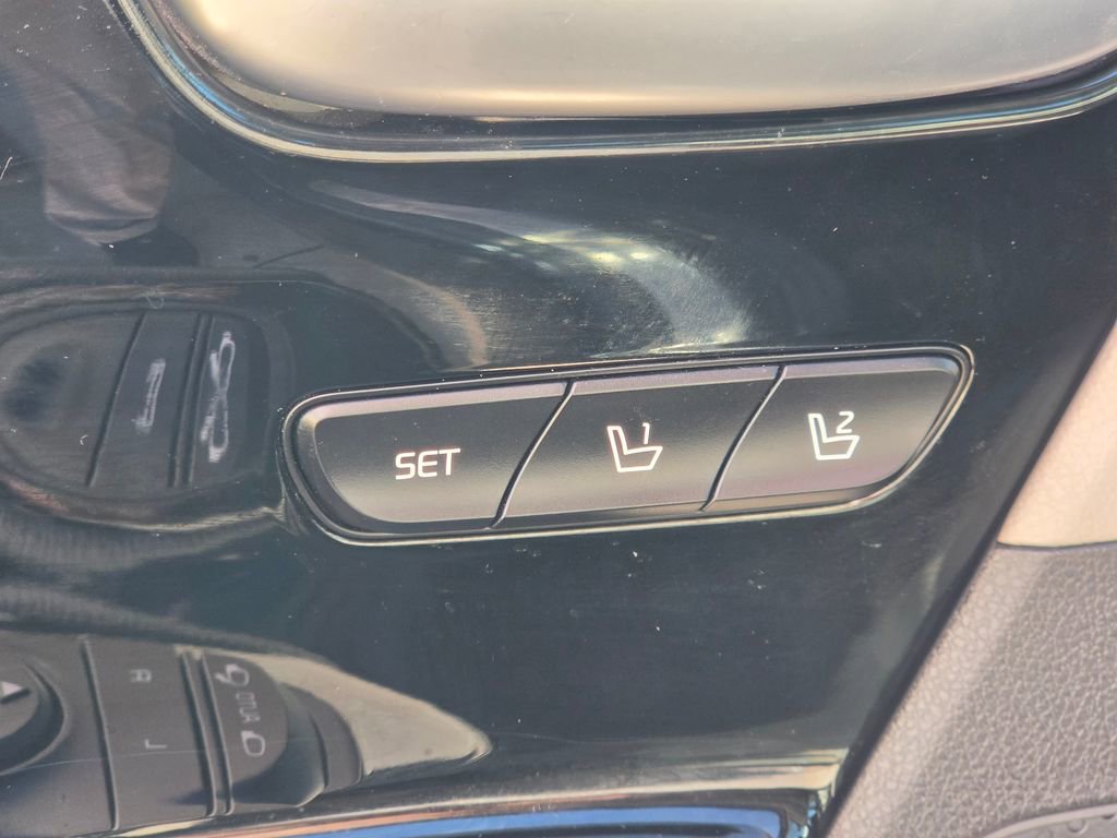 Used 2017 Kia Niro Touring FWD image 12