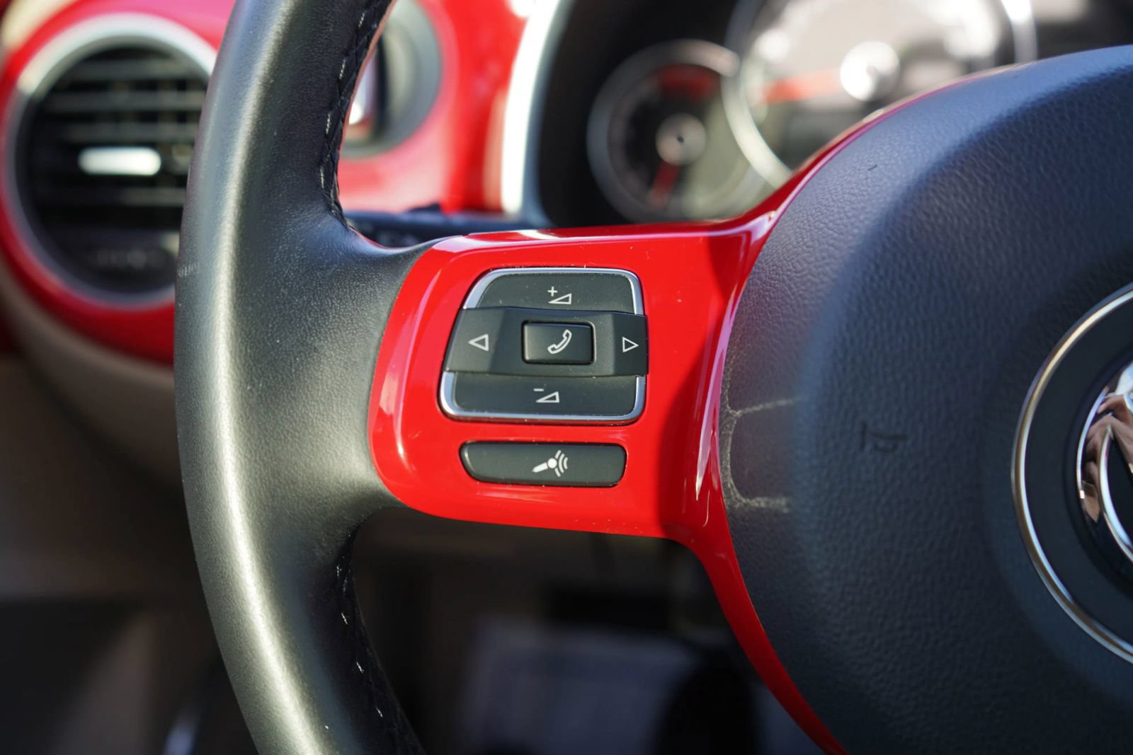 Used 2019 Volkswagen Beetle 2.0T SE FWD image 14