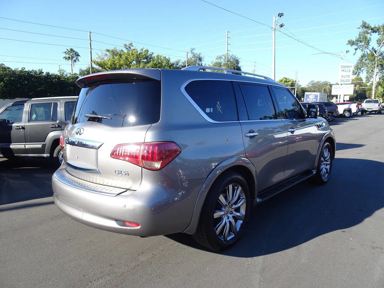 Used 2012 INFINITI QX56 4WD w/ Deluxe Touring Pkg image 4