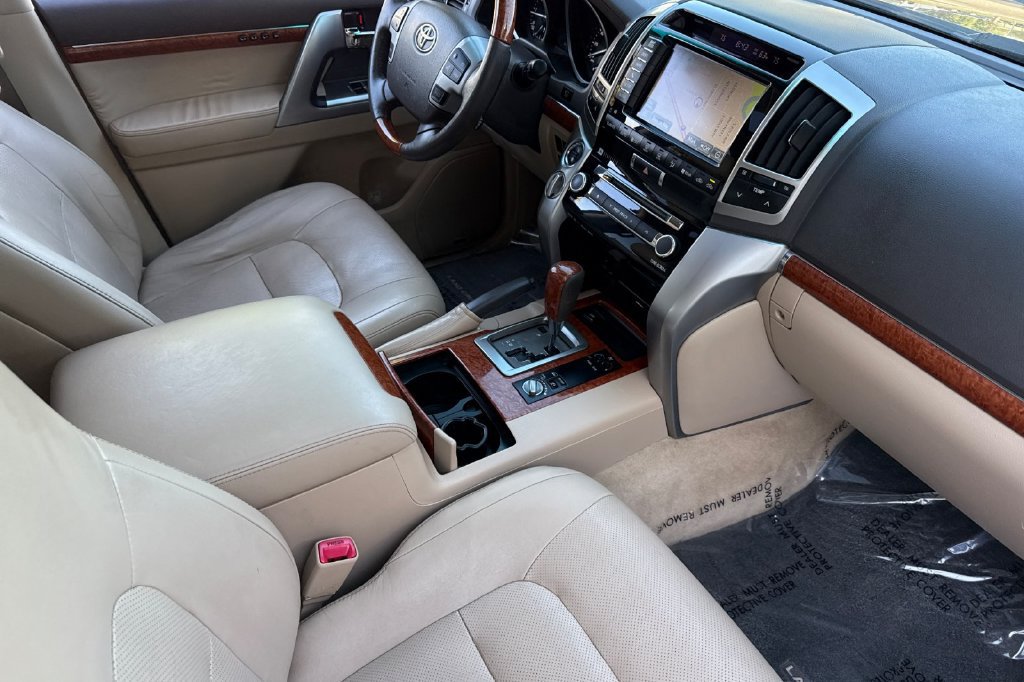 Used 2015 Toyota Land Cruiser AWD/4WD image 20