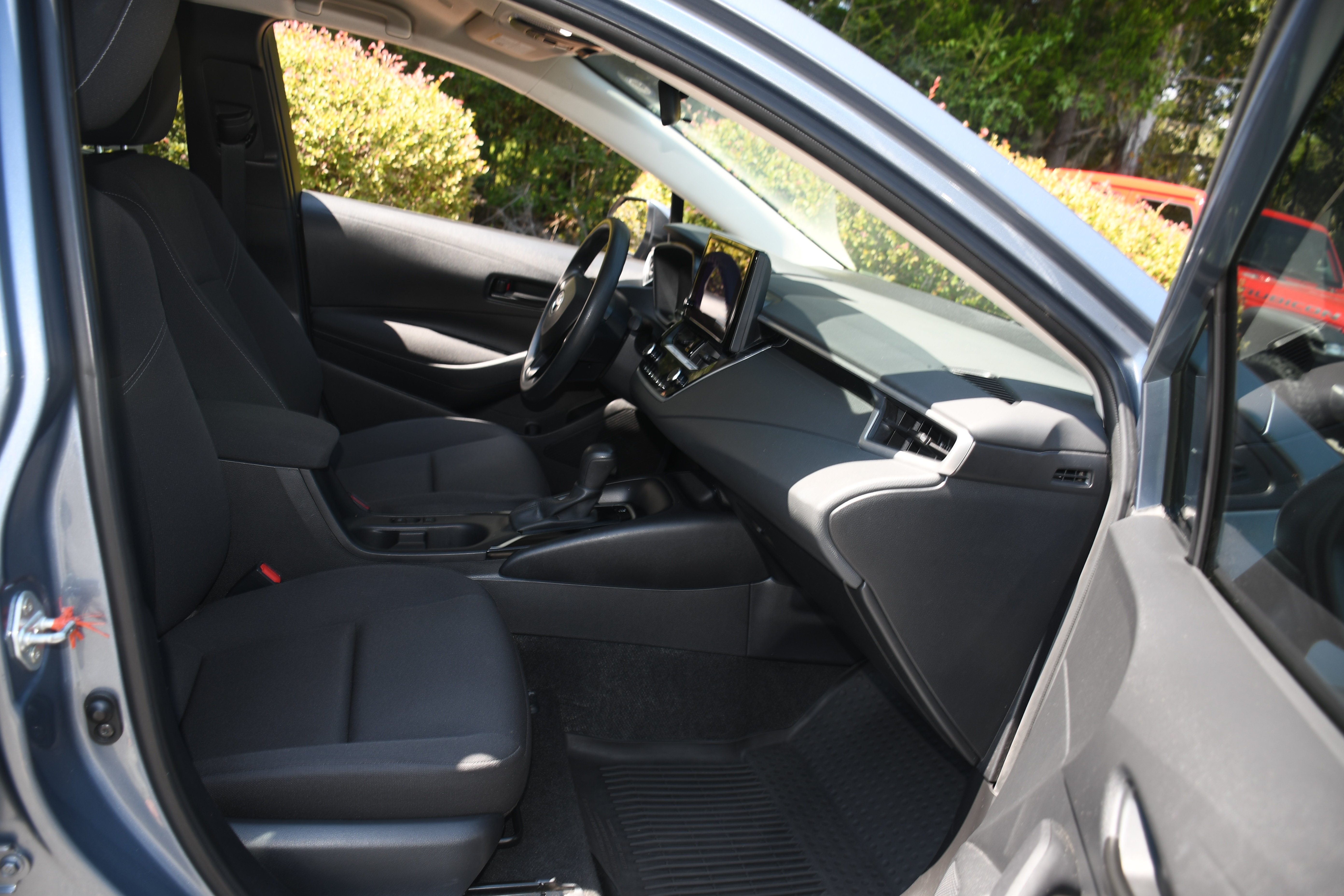 Used 2024 Toyota Corolla LE w/ LE Convenience Package FWD image 19