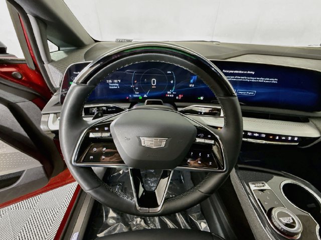 Used 2025 Cadillac Optiq Luxury 1 AWD/4WD image 12