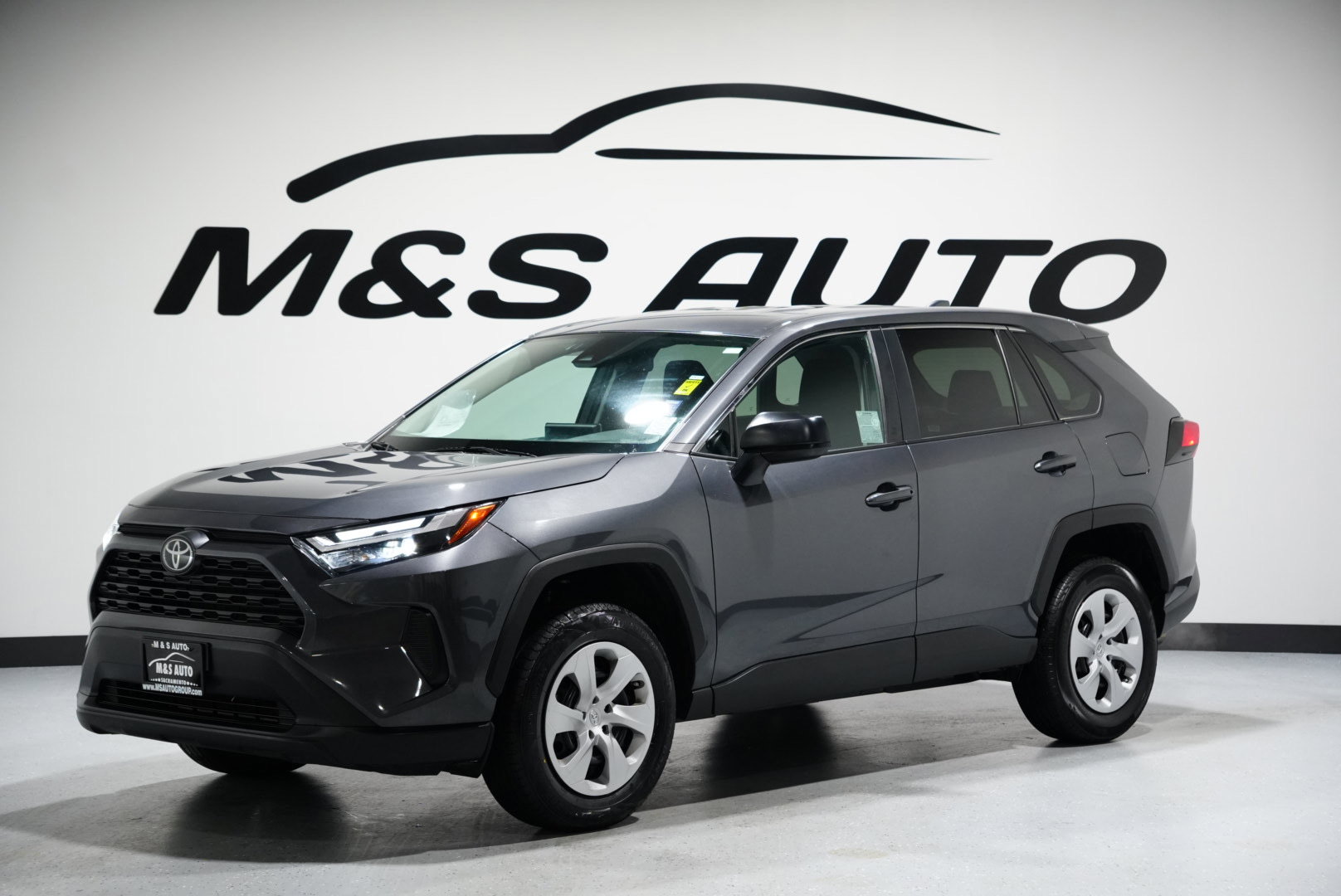 Used 2024 Toyota RAV4 LE image 4