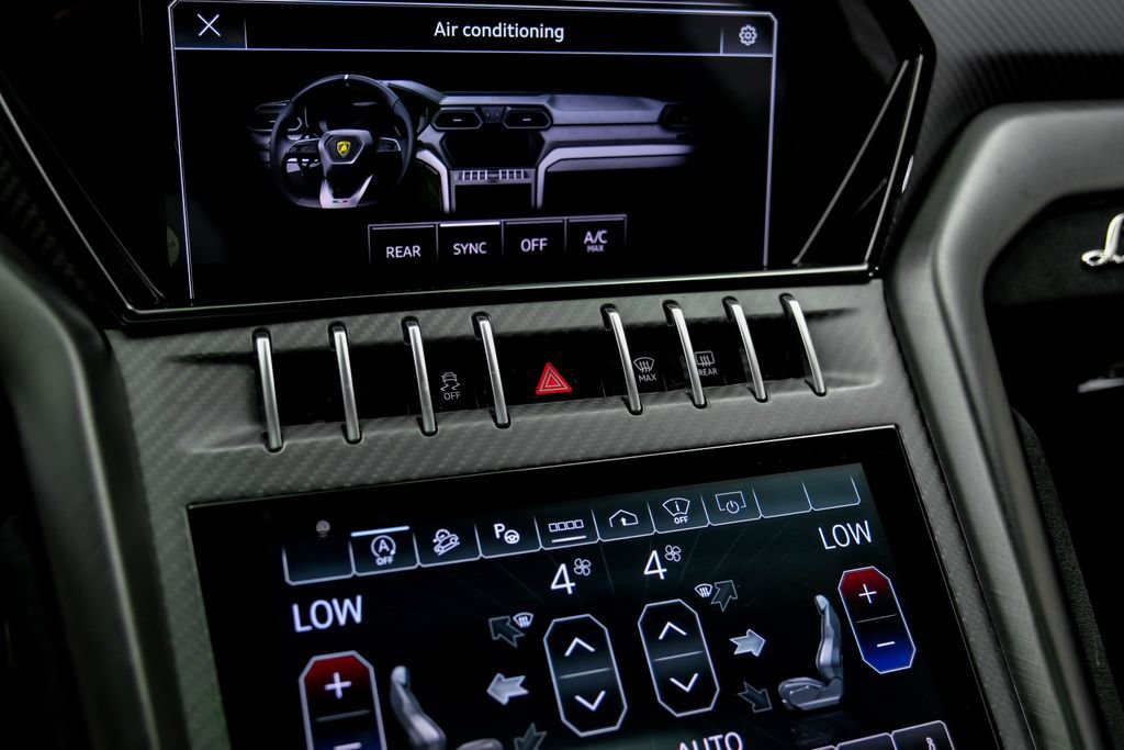 Used 2023 Lamborghini Urus Performante AWD/4WD image 37