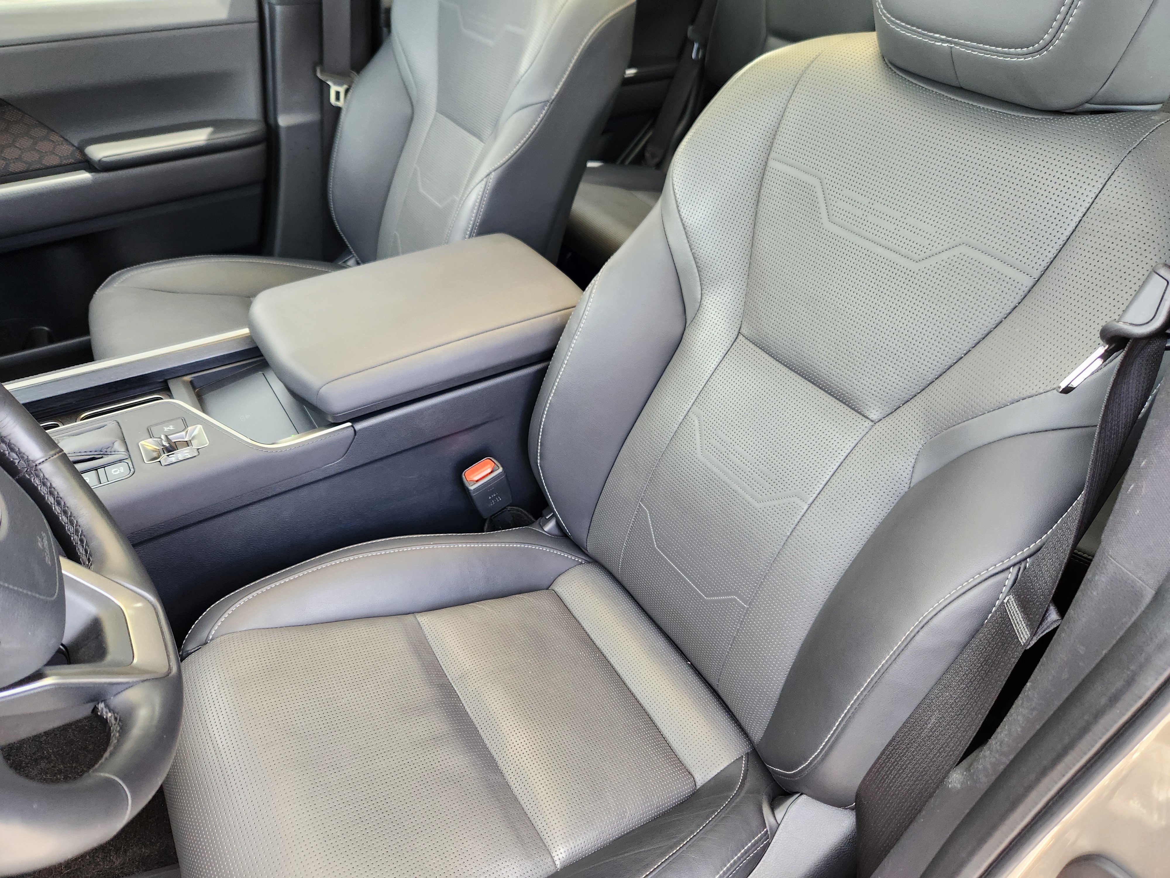 Used 2024 Lexus GX 550 w/ Cold Area Package AWD/4WD image 12
