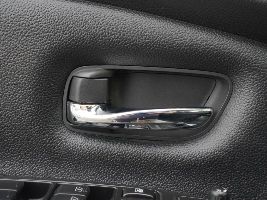 Certified 2023 Nissan Titan SV image 8