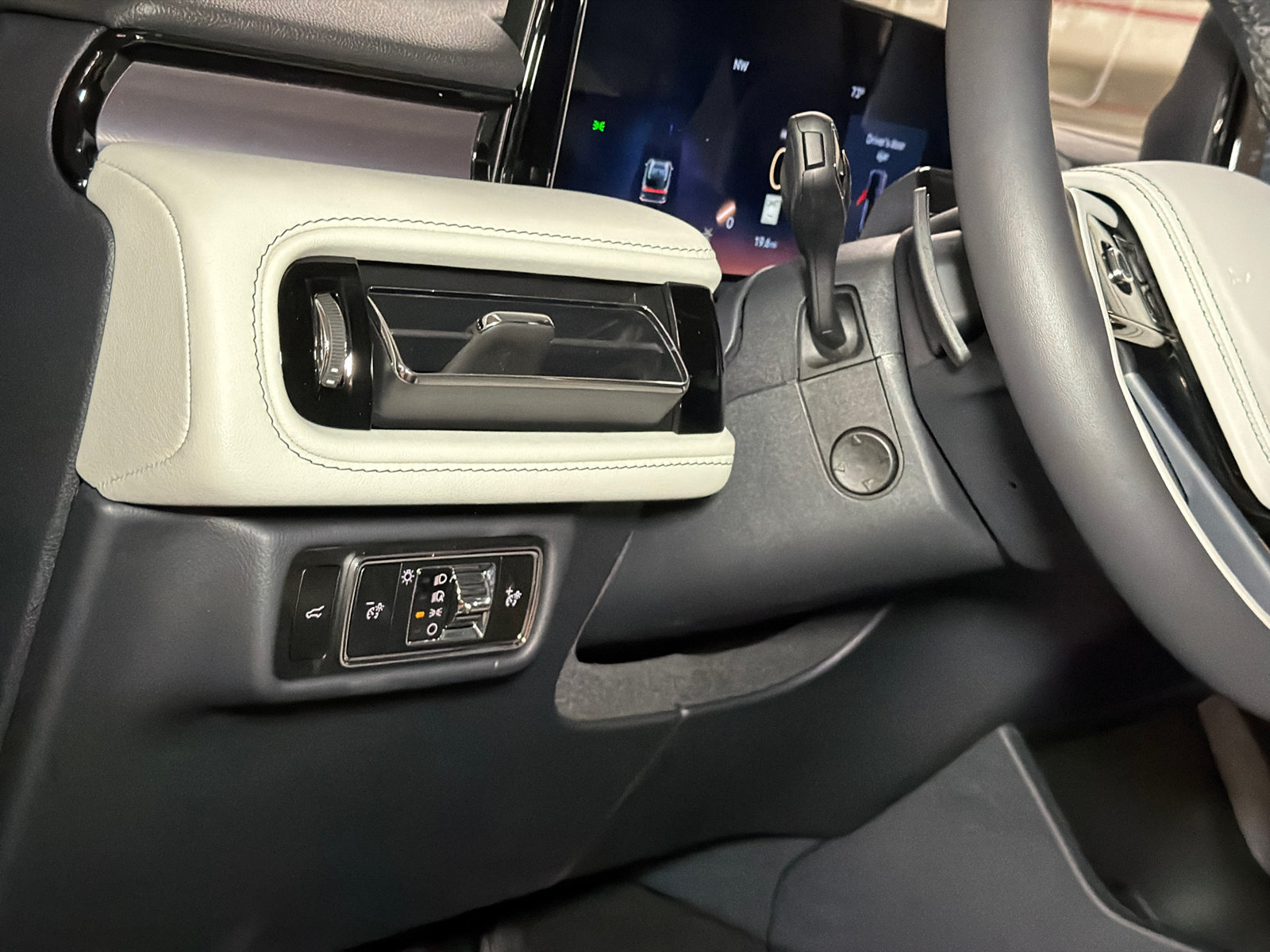 New 2027 Lincoln Aviator AWD image 20