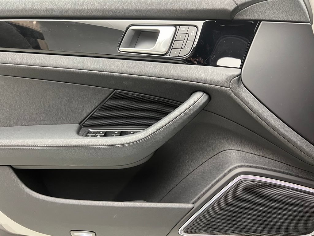 Certified 2023 Porsche Panamera 4 AWD/4WD image 19